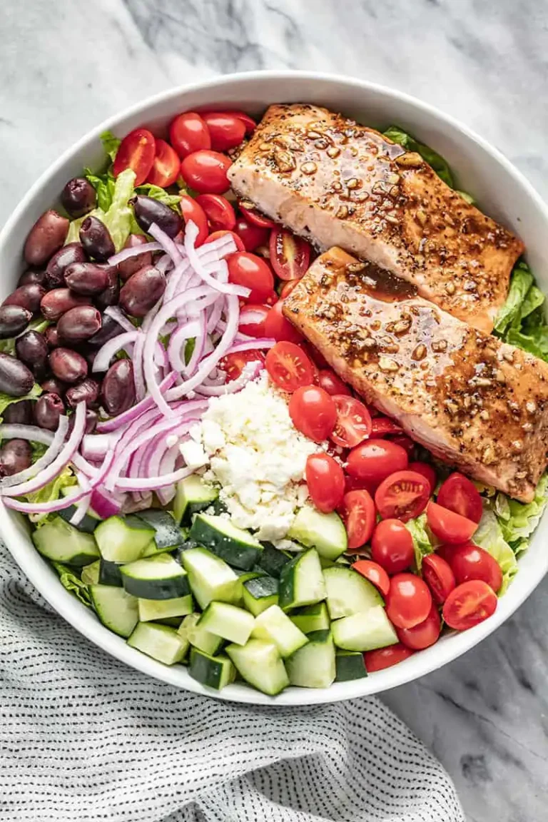 Easy Balsamic Salmon Salad: A 20-Minute Gourmet Dinner
