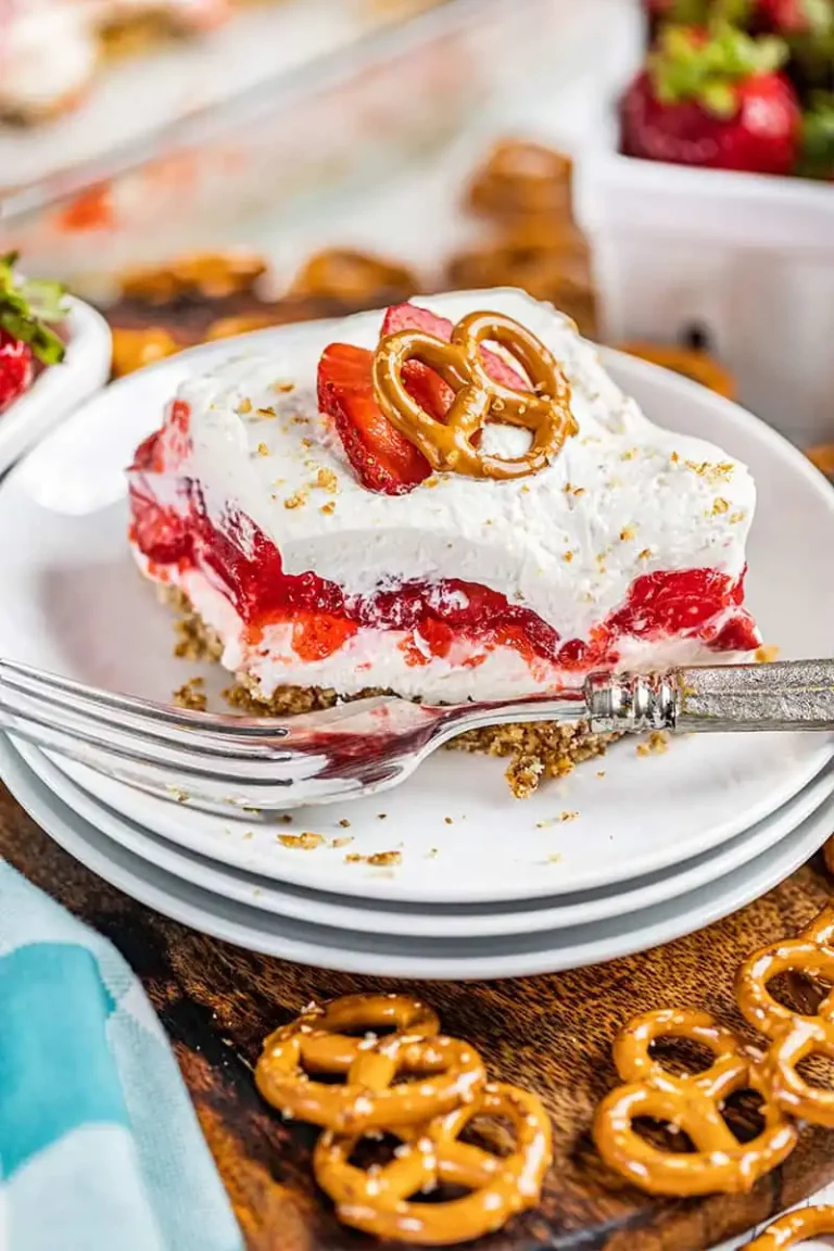 Grandma’s Strawberry Pretzel Salad: The Ultimate Sweet & Salty Treat