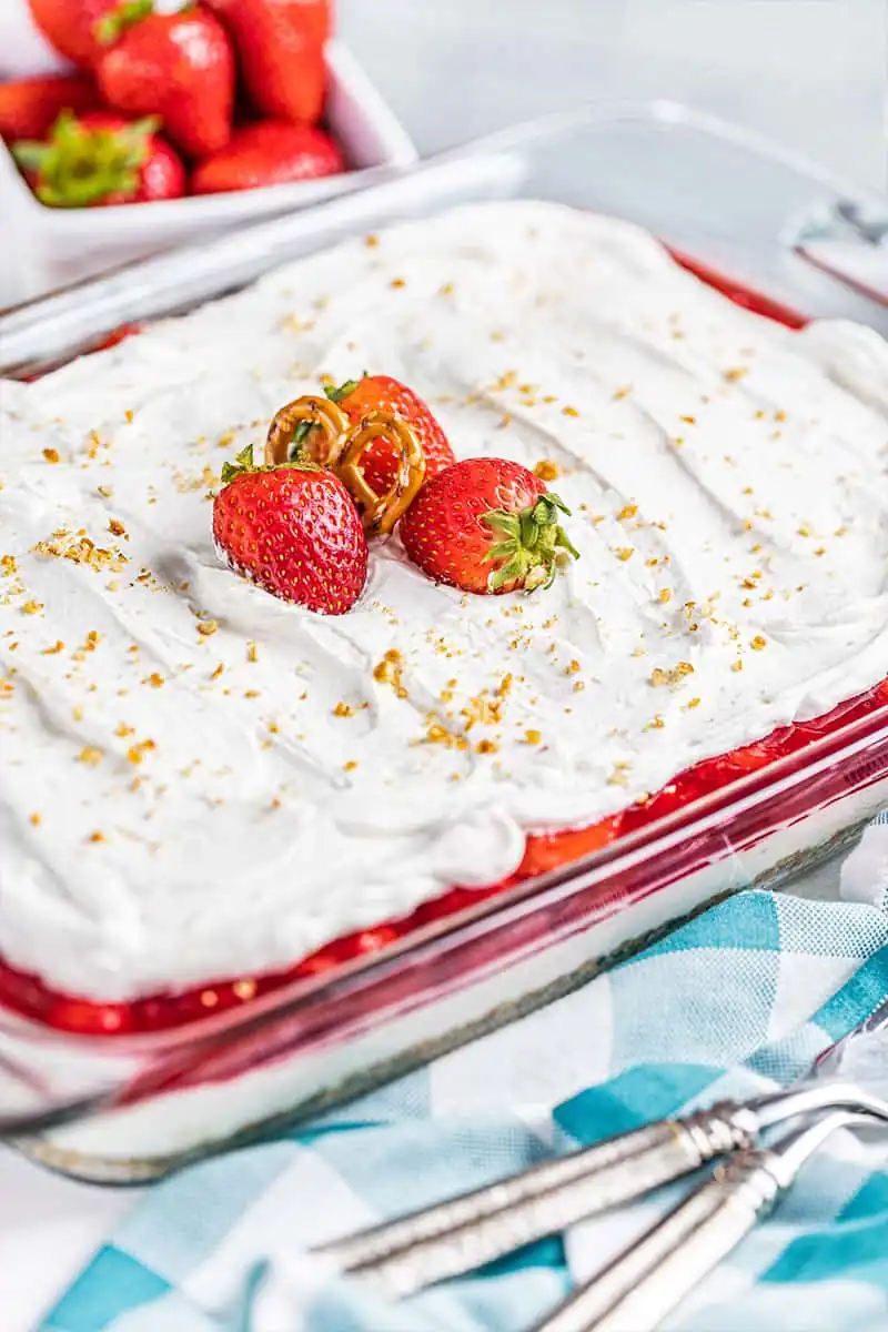 Grandma’s Strawberry Pretzel Salad: The Ultimate Sweet & Salty Treat
