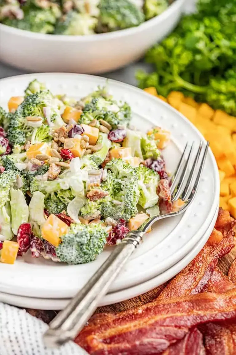 The Ultimate Bacon Broccoli Salad — Crunchy, Creamy & Irresistible!